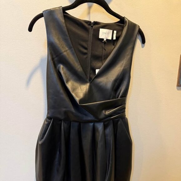 NWT Gorgeous Genuine Black Leather Dress size 2 (originally $440) - Picture 1 of 5
